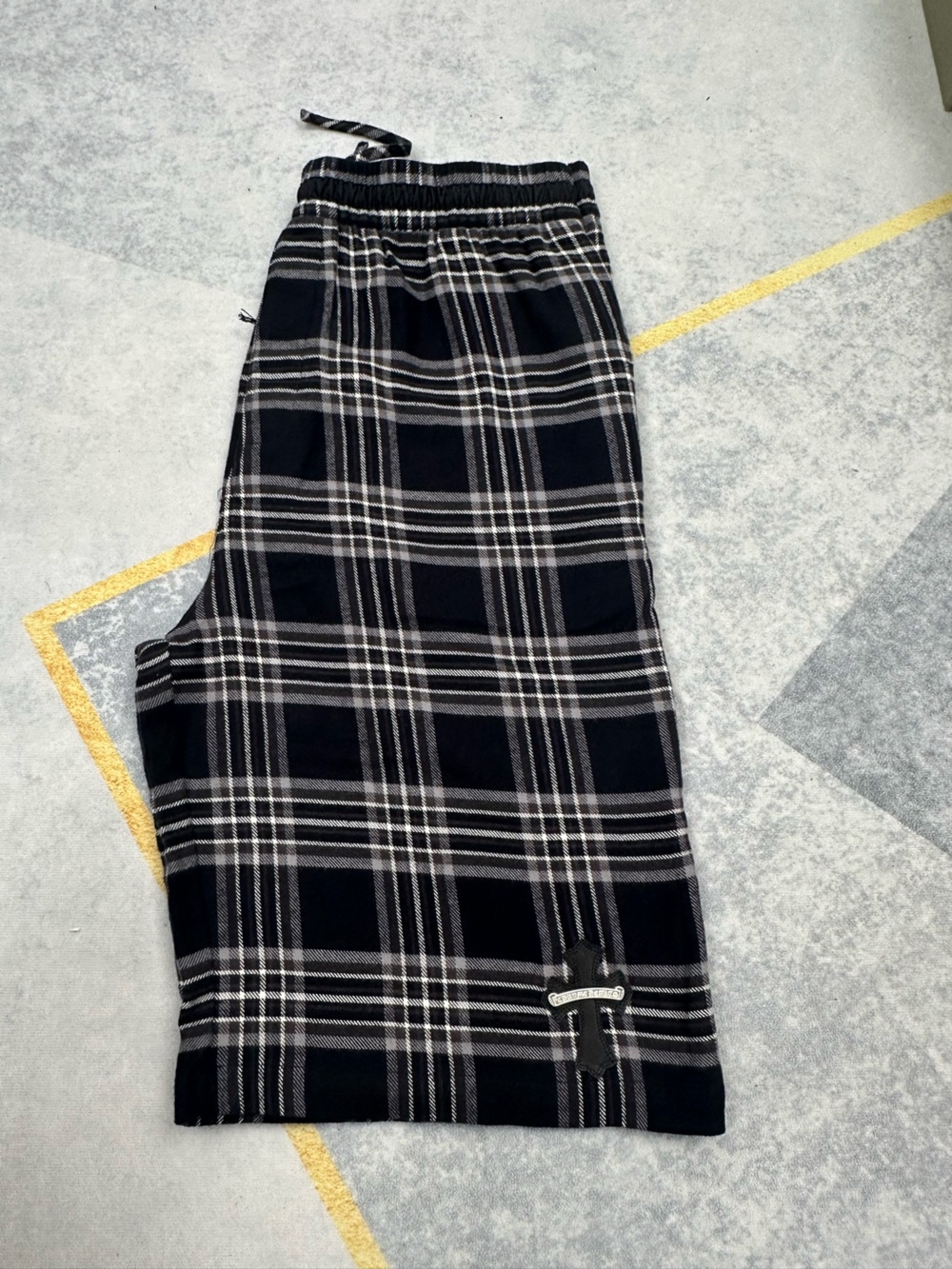 Chrome Hearts Black & Gray Plaid Men’s Hybrid Shorts - Picture 3 of 10
